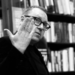 "Монологи чувств и вещей" от Алексея Прохорова отмечены необычным стилем и философской глубиной восприятия